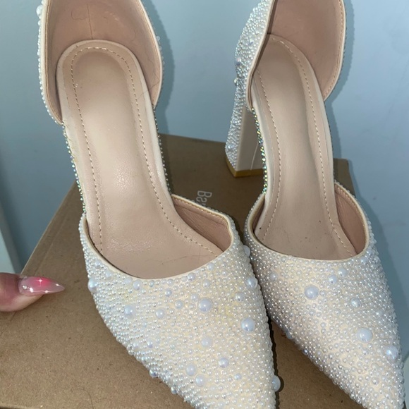 Elegant Pearl-Embellished Cream Heels - Picture 2 of 6